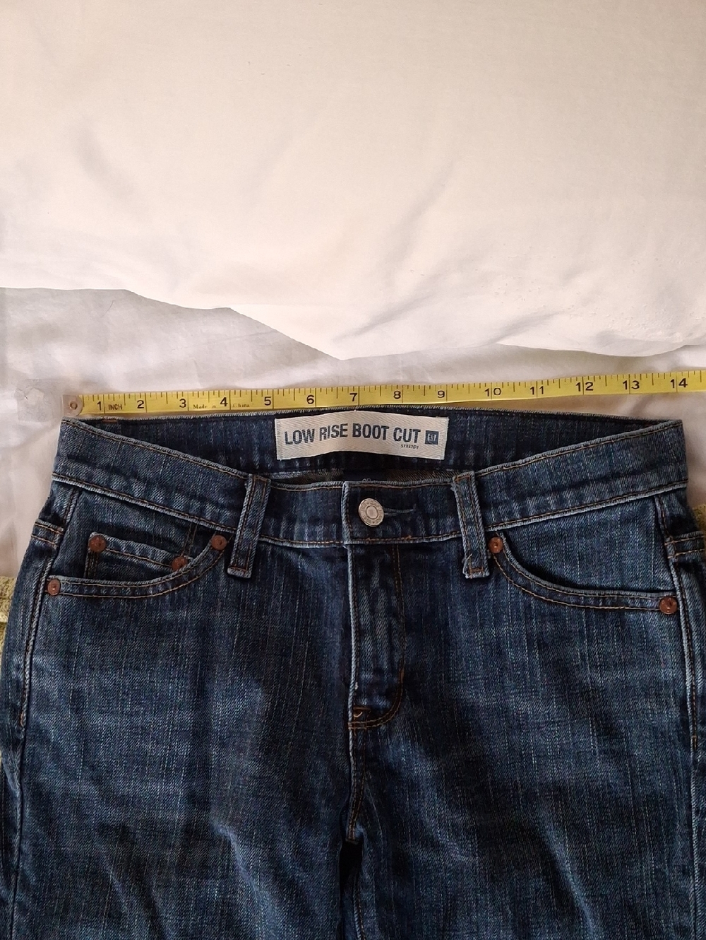 GAP Size 2R Low Rise Boot Cut Stretch Dark Wash Jeans - Picture 3 of 4